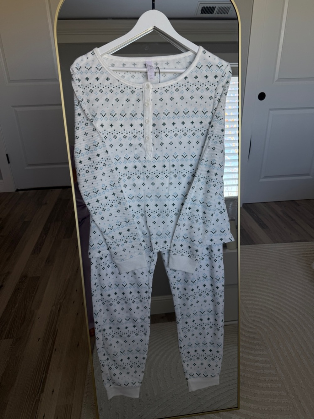 Women’s  White and Dark Green Patterned Pajama Set
